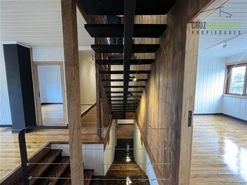 Oficina en arriendo mensual en Arturo Prat, Puerto Varas - 11 dormitorios, 2 baños