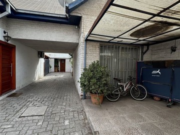 Casa en venta en Los Quillalles / Vicuña Mackenna, La Florida - 4 dormitorios, 2 baños