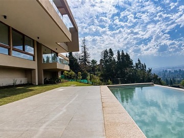 Casa en venta en Espectaculares vistas desde Cerro del medio / sin comision, Lo Barnechea - 5 dormitorios, 5 baños