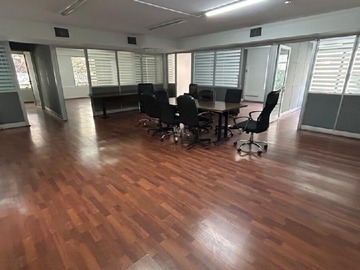 Oficina en arriendo mensual en Augusto Leguía 100, Las Condes - 5 dormitorios, 2 baños