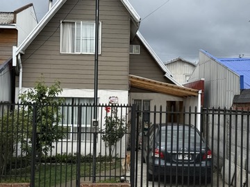 Casa en venta en Cercano a locales comerciales y avenidas principales, Puerto Montt - 3 dormitorios, 2 baños