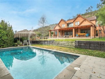 Casa en venta en Golf de Manquehue La Huala, Lo Barnechea - 5 dormitorios, 5 baños