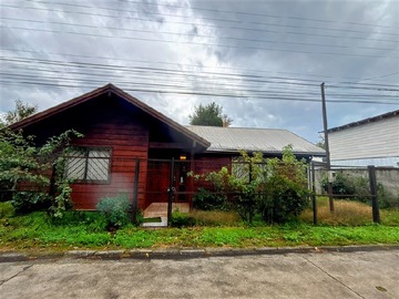 Casa en venta en pasaje flores, Pucón - 3 dormitorios, 2 baños