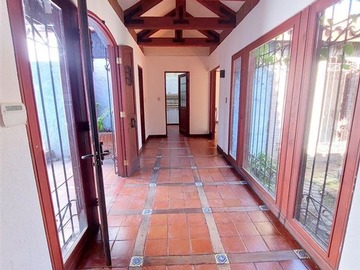 Casa en venta en 4D 3B escritorio, piscina, sala estar 215 en 800 de terreno, Lo Barnechea - 4 dormitorios, 3 baños
