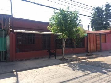 Casa en venta en Propiedad a la Venta en Vascongados Comuna de Conchalí - 4 dormitorios, 2 baños