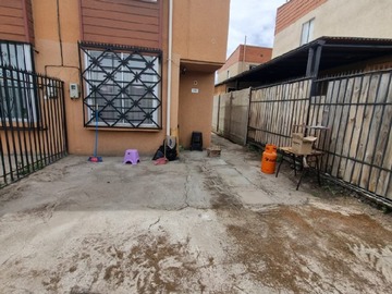 Casa en venta en Fray camilo henriquez y pintor nemesio antunez, Colina - 3 dormitorios, 1 baño
