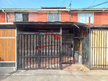 Casa en venta en Casa de Dos Pisos Ampliada, 4 Dormitorios, 2 Baños, Quilicura. - 4 dormitorios, 2 baños