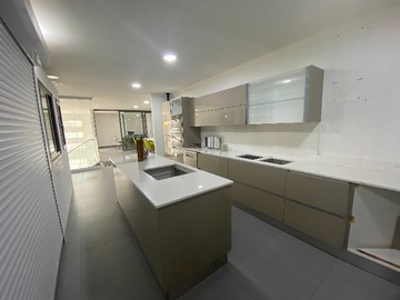 Local Comercial en arriendo mensual en Gran local // 2 norte // talca (169668), Talca - 2 baños
