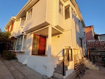 Casa en venta en Cerro Placeres. Valparaíso, Valparaíso - 4 dormitorios, 2 baños