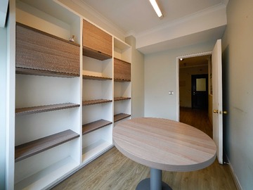 Oficina en arriendo mensual en Amplia oficina con excelente Conectividad (171178), Santiago - 3 dormitorios, 1 baño