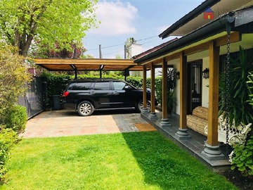 Casa en venta en La Llaveria, Vitacura - 4 dormitorios, 4 baños