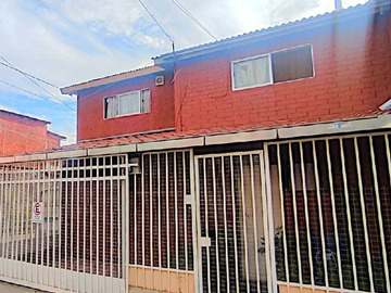 Casa en venta en Moderna y Luminosa, Ideal para Familias (170656), La Pintana - 3 dormitorios, 1 baño