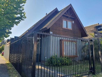 Casa en venta en Remodelada casa en VENTA gran quincho (58037), Temuco - 3 dormitorios, 3 baños