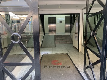 Oficina en arriendo mensual en Paseo estado con calle moneda, Santiago - 2 dormitorios, 2 baños