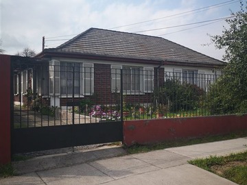 Casa en venta en Manquehue , Juan Esteban Montero, Las Condes - 4 dormitorios, 2 baños