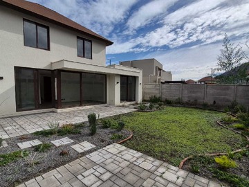 Casa en arriendo mensual en Chamisero Casa Amplia con Excelente Conectividad (177377), Colina - 3 dormitorios, 3 baños