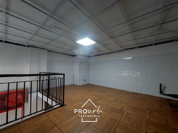 Local Comercial en arriendo mensual en Local Esquina - Carmen/Santa Victoria, Santiago - 3 baños