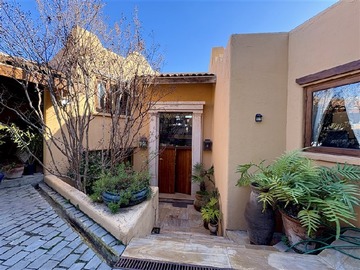 Casa en venta en Amancai // Quinchamali, Las Condes - 4 dormitorios, 6 baños