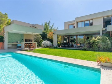 Casa en venta en Av. Los rios, Colina - 5 dormitorios, 4 baños