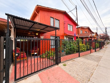 Casa en venta en Casa de 2 Pisos, Ideal para Ampliación, El Abrazo, Maipú. - 2 dormitorios, 1 baño