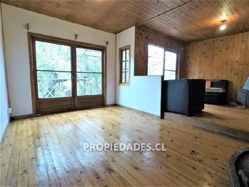 Casa en venta en Camino a Farellones Km 8, Lo Barnechea - 5 dormitorios, 3 baños