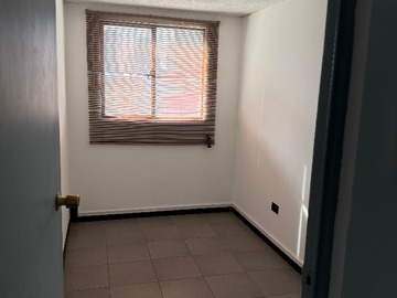 Oficina en arriendo mensual en 1.350.000 Arriendo Oficina 240m2, Privados y Salas Reuniones - 8 dormitorios, 2 baños
