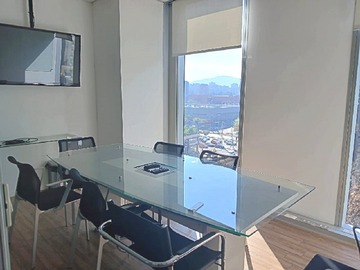 Oficina en arriendo mensual en Av. Los Militares, Las Condes - 4 dormitorios, 2 baños