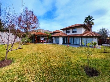 Casa en venta en Casa con un gran terreno, en Sector Chicureo. (175146), Colina - 5 dormitorios, 4 baños