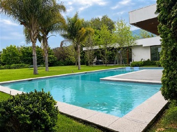 Casa en arriendo mensual en Las Brisas Chicureo, Colina - 6 dormitorios, 5 baños