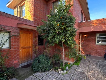 Casa en venta en Acceso directo a ruta 5 sur y cercano a buin zoo, Buin - 4 dormitorios, 3 baños