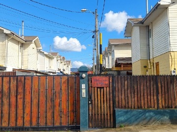 Casa en venta en Venta de Casa en Condominio en Barrio Residencial de Belloto Nort... - 3 dormitorios, 2 baños