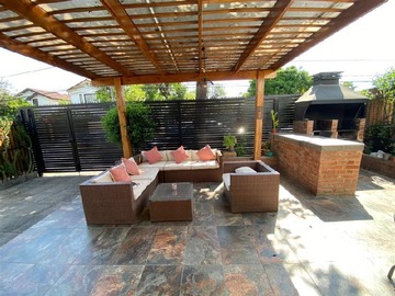 Casa en venta en Altamira, Vitacura - 4 dormitorios, 3 baños