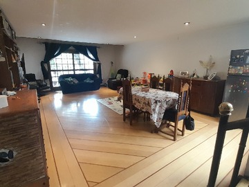 Casa en venta en Sta. Elisa 456, La Cisterna - 7 dormitorios, 3 baños