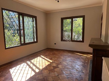 Casa en arriendo mensual en Casa Arriendo EL Golf, remodelada !! (144429), Las Condes - 3 dormitorios, 4 baños
