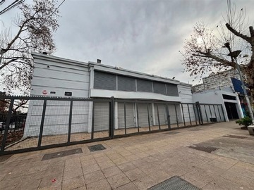 Local Comercial en arriendo mensual en Av Vicuña Mackenna / Victoria, Santiago - 5 baños
