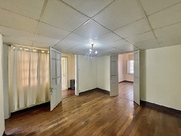 Casa en arriendo mensual en Amplia casa a pasos de metro ñuble 4d+1b+2b, Santiago - 4 dormitorios, 2 baños