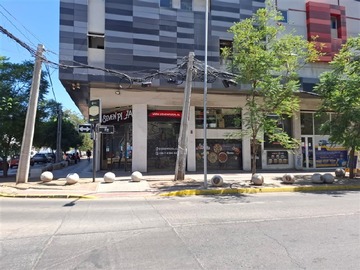 Local Comercial en arriendo mensual en Buenos Aires, Recoleta, Santiago - 3 baños