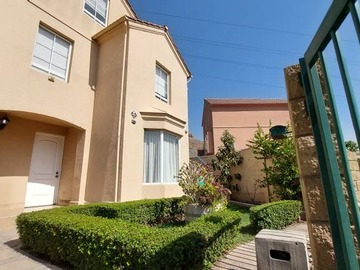 Casa en venta en Valle lo campino, Quilicura - 5 dormitorios, 3 baños
