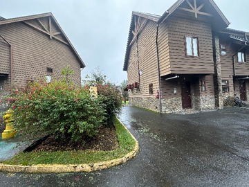 Casa en venta en Avenida Gran Alicura, Pucón - 4 dormitorios, 4 baños