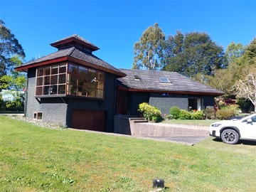 Casa en venta en Parcela con gran casa en sector baneario Pelluco Puerto Montt, Puerto Montt