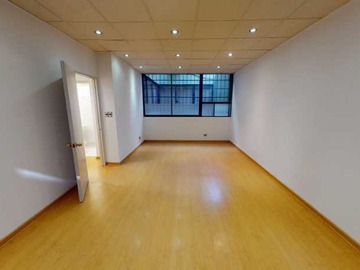 Oficina en venta en Tour Virtual // Estacionamiento (75134), Providencia