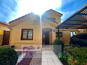 Casa en arriendo mensual en Avenida hacienda Macul, Peñalolén - 4 dormitorios, 4 baños