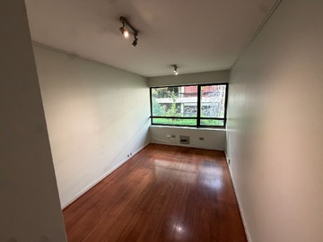 Oficina en venta en Málaga, Las Condes, Región Metropolitana de Santiago 7550000, Chile, Las Condes - 1 baño