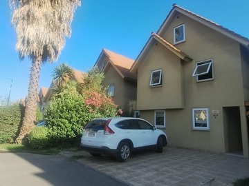 Casa en venta en Condominio la liguria, Huechuraba - 6 dormitorios, 3 baños