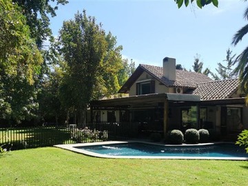 Casa en arriendo mensual en Linda casa chilena de 4 dorm. En las brisas de chicureo, Colina - 4 dormitorios, 3 baños