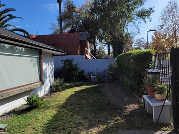 Casa en venta en Waterloo/Camino el Alba., Las Condes - 4 dormitorios, 3 baños