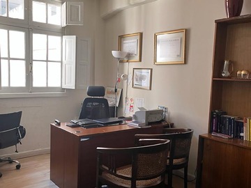 Oficina en arriendo mensual en Santo Domingo 1443, Santiago - 1 dormitorio, 2 baños