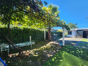 Casa en venta en Casa centro de quillón, Quillón - 3 dormitorios, 2 baños