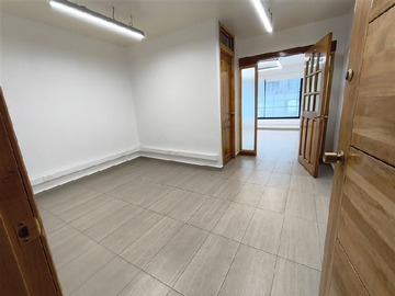 Oficina en venta en La Concepción/Av Andrés Bello, Providencia - 1 dormitorio, 1 baño