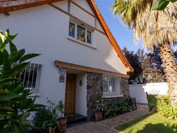 Casa en venta en Bustos 2578, Providencia - 5 dormitorios, 3 baños